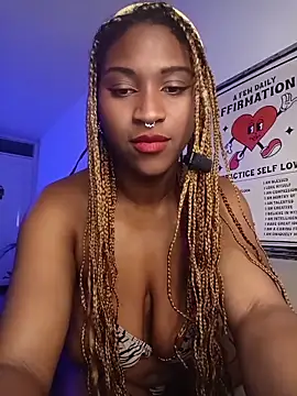 Snapshot of EvonyFoxxx chatting on 06/30/26, 03:18 EvonyFoxxx online show from 06/30/26, 03:18