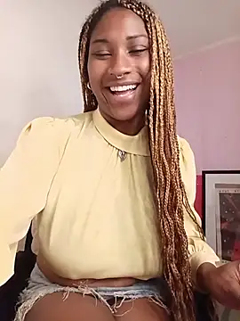 Snapshot of EvonyFoxxx chatting on 07/05/26, 04:19 EvonyFoxxx online show from 07/05/26, 04:19