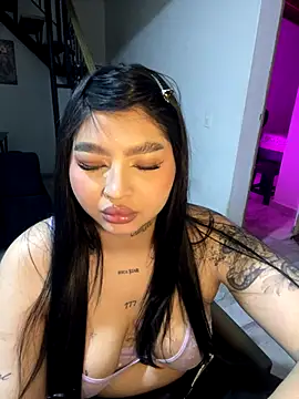 Snapshot of babykw chatting on 11/14/25, 01:04 babykw online show from 11/14/25, 01:04