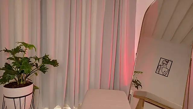 Zara Nova online show from 02/05/26, 07:07