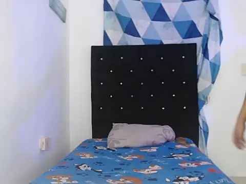 zoelittle3 online show from 10/31/25, 01:17