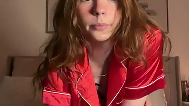 Snapshot of juliaraee chatting on 12/15/25, 03:44 juliaraee online show from 12/15/25, 03:44