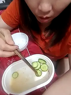 Snapshot of Elina_99 chatting on 11/17/25, 04:51 Elina 99 online show from 11/17/25, 04:51