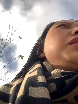 Snapshot of bi-bo123 chatting on 11/23/25, 01:27 bi-bo123 online show from 11/23/25, 01:27