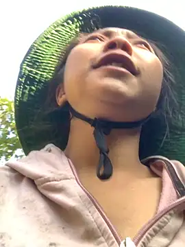 Snapshot of bi-bo123 chatting on 11/25/25, 01:05 bi-bo123 online show from 11/25/25, 01:05