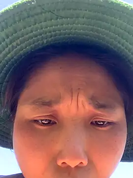 Snapshot of bi-bo123 chatting on 11/27/25, 06:37 bi-bo123 online show from 11/27/25, 06:37