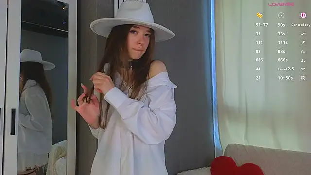 Snapshot of tinyanie chatting on 06/12/26, 04:28 tinyanie online show from 06/12/26, 04:28