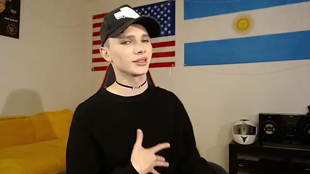 Snapshot of danny_noir chatting on 11/04/25, 11:53 danny noir online show from 11/04/25, 11:53