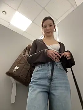 Snapshot of LilluKatten chatting on 02/12/26, 07:58 LilluKatten online show from 02/12/26, 07:58