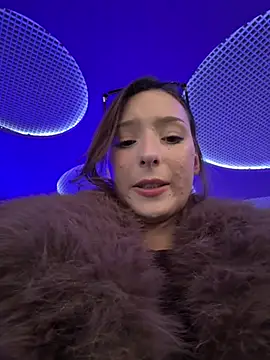 Snapshot of LilluKatten chatting on 03/05/26, 01:18 LilluKatten online show from 03/05/26, 01:18