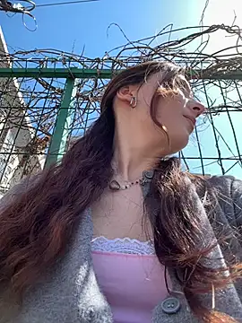 Snapshot of LilluKatten chatting on 04/17/26, 10:18 LilluKatten online show from 04/17/26, 10:18