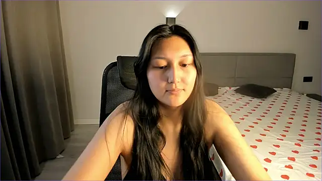 Snapshot of Yunamini chatting on 12/03/25, 07:01 Yunamini online show from 12/03/25, 07:01