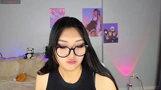 Snapshot of Yunamini chatting on 12/18/25, 01:50 Yunamini online show from 12/18/25, 01:50