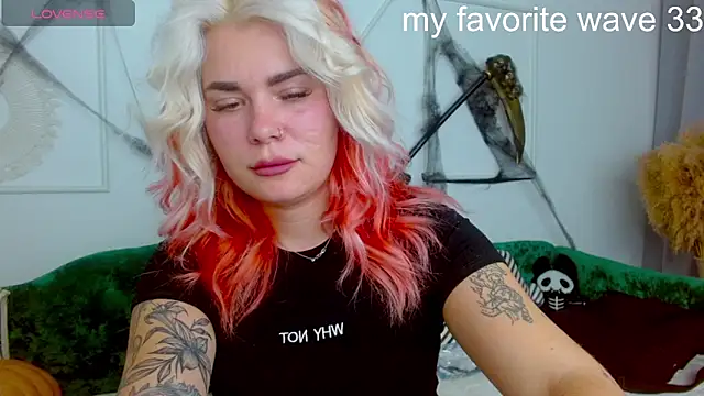 lada love online show from 10/30/25, 01:56