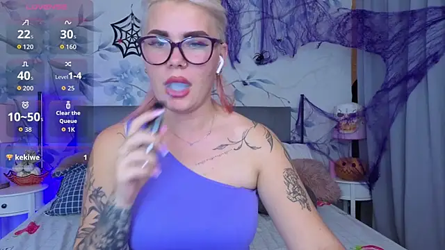 lada love online show from 11/02/25, 10:23