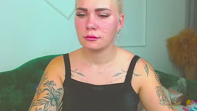 lada love online show from 11/08/25, 09:13