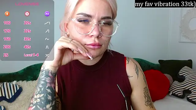 lada love online show from 11/22/25, 07:46