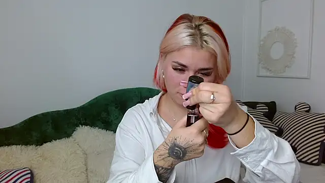 lada love online show from 11/24/25, 08:30