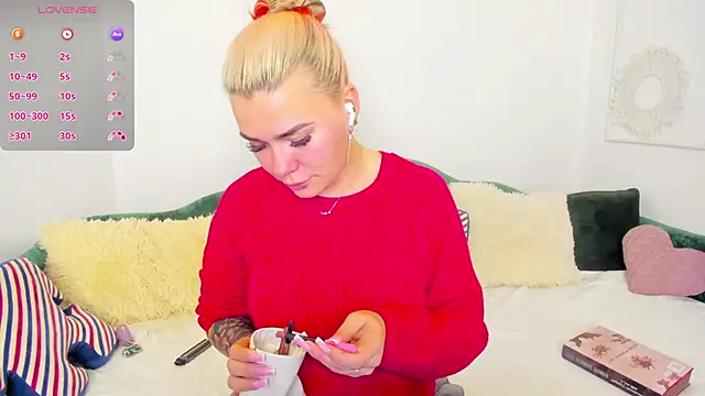 lada love online show from 11/25/25, 08:31