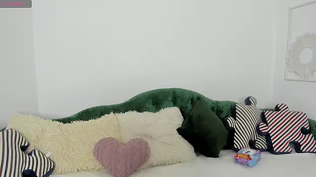 lada love online show from 12/04/25, 10:18