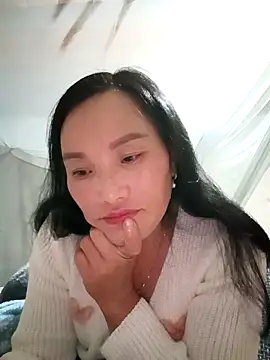 Snapshot of min_nyny chatting on 11/17/25, 12:55 min nyny online show from 11/17/25, 12:55