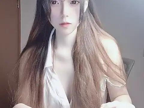 JuliaNoir online show from 10/31/25, 09:43