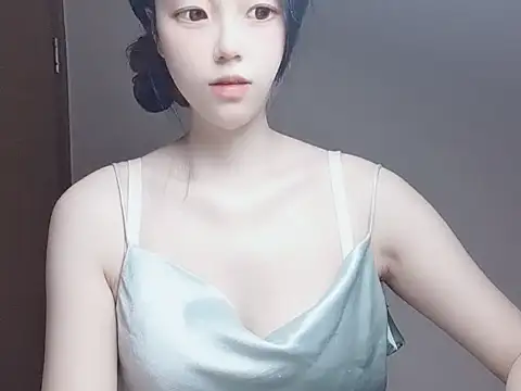 JuliaNoir online show from 11/27/25, 05:53