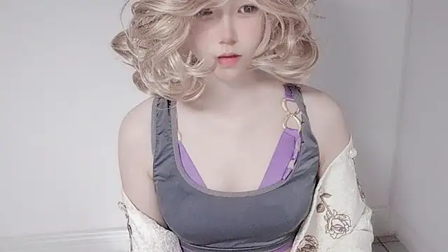 Snapshot of JuliaNoir chatting on 03/18/26, 10:51 JuliaNoir online show from 03/18/26, 10:51