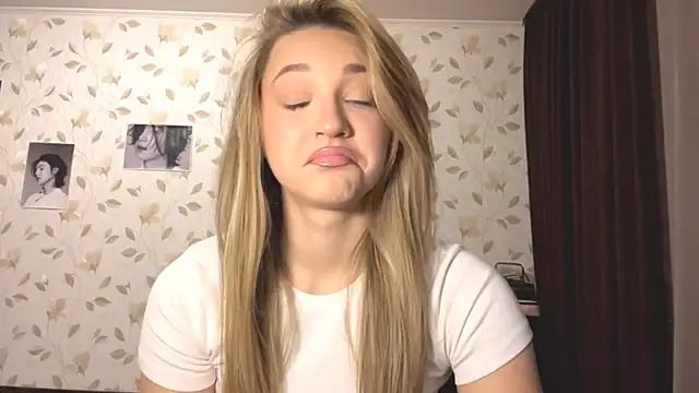 Snapshot of OrethaEredia chatting on 10/30/25, 04:30 OrethaEredia online show from 10/30/25, 04:30