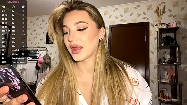 Snapshot of OrethaEredia chatting on 11/17/25, 04:13 OrethaEredia online show from 11/17/25, 04:13