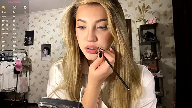 Snapshot of OrethaEredia chatting on 11/18/25, 03:16 OrethaEredia online show from 11/18/25, 03:16