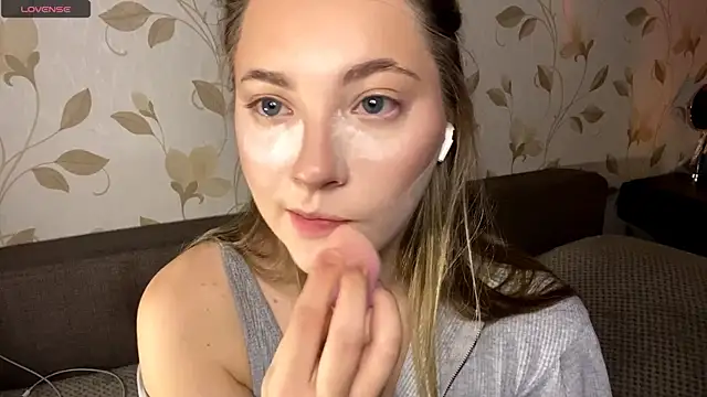 Snapshot of OrethaEredia chatting on 12/02/25, 05:30 OrethaEredia online show from 12/02/25, 05:30