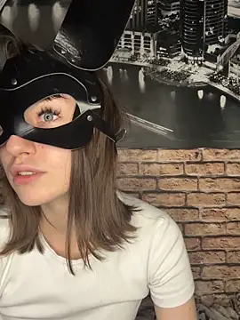 bunnyria1 online show from 10/31/25, 01:56