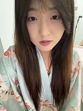 Snapshot of minnie566 chatting on 11/02/25, 01:35 minnie566 online show from 11/02/25, 01:35