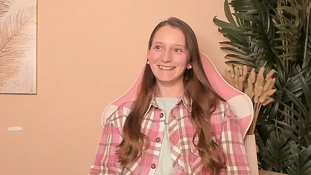 EwaBuiKama online show from 10/31/25, 03:24