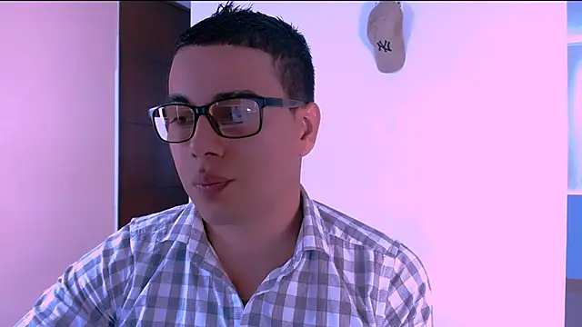 Snapshot of Daniel_De_la_rose chatting on 10/31/25, 12:50 Daniel De la rose online show from 10/31/25, 12:50