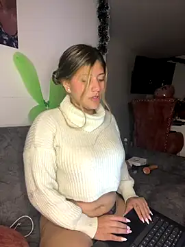 Snapshot of Crystall_15 chatting on 12/03/25, 01:13 Crystall 15 online show from 12/03/25, 01:13