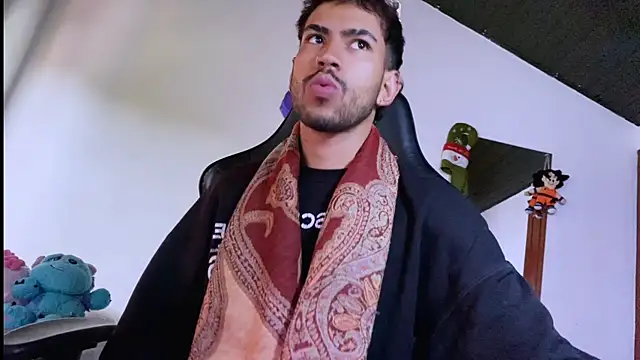 Snapshot of 3v1l chatting on 12/15/25, 07:40 3v1l online show from 12/15/25, 07:40