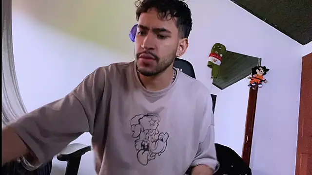 Snapshot of 3v1l chatting on 12/19/25, 07:10 3v1l online show from 12/19/25, 07:10