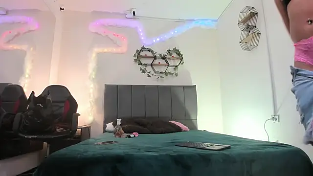 Lucerop  online show from 11/23/25, 03:39