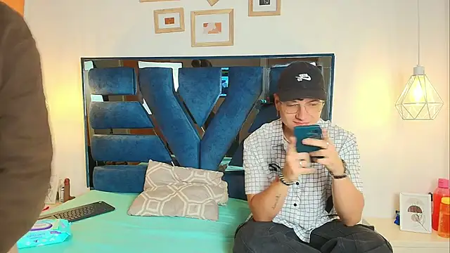 Snapshot of Zoe_And_Dylan_ chatting on 02/19/26, 12:45 Zoe And Dylan online show from 02/19/26, 12:45