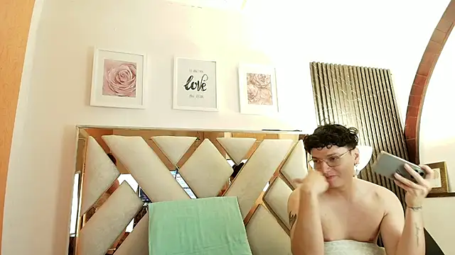 Zoe And Dylan  online show from 07/31/26, 12:15