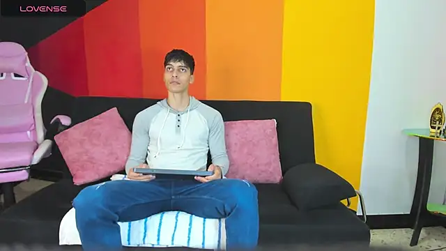 Snapshot of AlessioVitale chatting on 12/01/25, 12:21 AlessioVitale online show from 12/01/25, 12:21