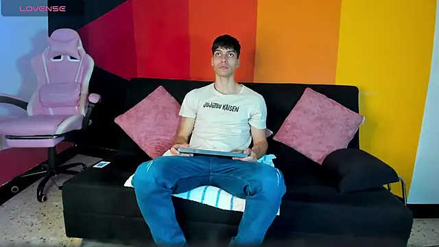 Snapshot of AlessioVitale chatting on 12/02/25, 11:59 AlessioVitale online show from 12/02/25, 11:59