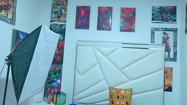 Snapshot of NICK_VERS chatting on 11/13/25, 10:52 NICK VERS online show from 11/13/25, 10:52