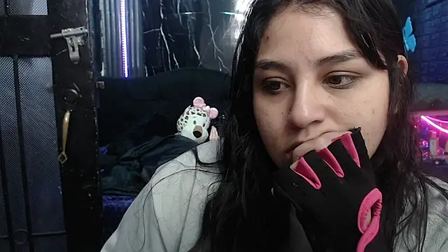 Snapshot of lehia_285 chatting on 07/06/26, 02:03 lehia 285 online show from 07/06/26, 02:03