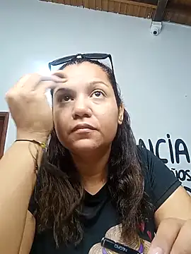 Snapshot of Samaraa_Lee chatting on 11/10/25, 11:42 Samaraa Lee online show from 11/10/25, 11:42