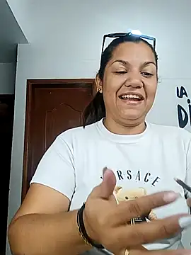 Samaraa Lee online show from 12/04/25, 10:46