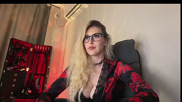 Snapshot of Liya_Liss chatting on 04/14/26, 02:12 Liya Liss online show from 04/14/26, 02:12