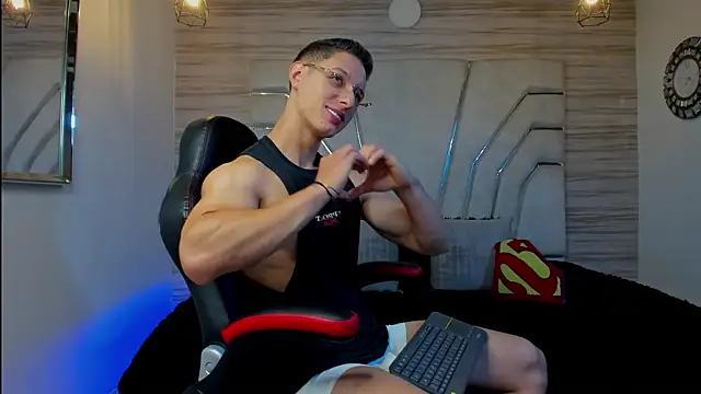 Snapshot of MAXTHOMSON chatting on 11/22/25, 01:37 MAXTHOMSON online show from 11/22/25, 01:37